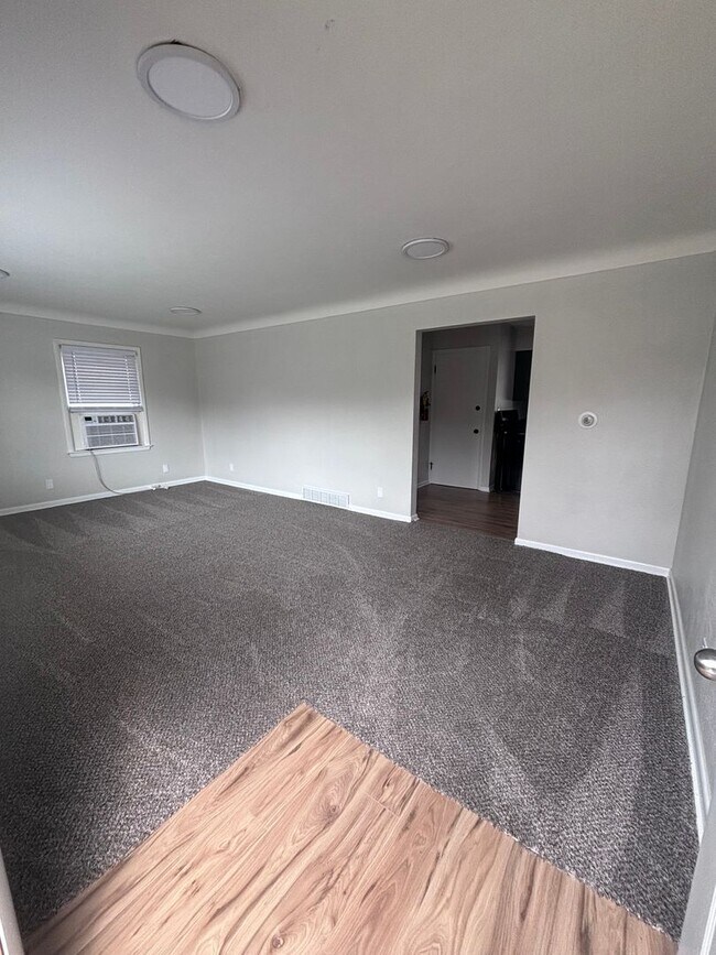 Foto del edificio - 1380-1380.5-13805 O Ave NE