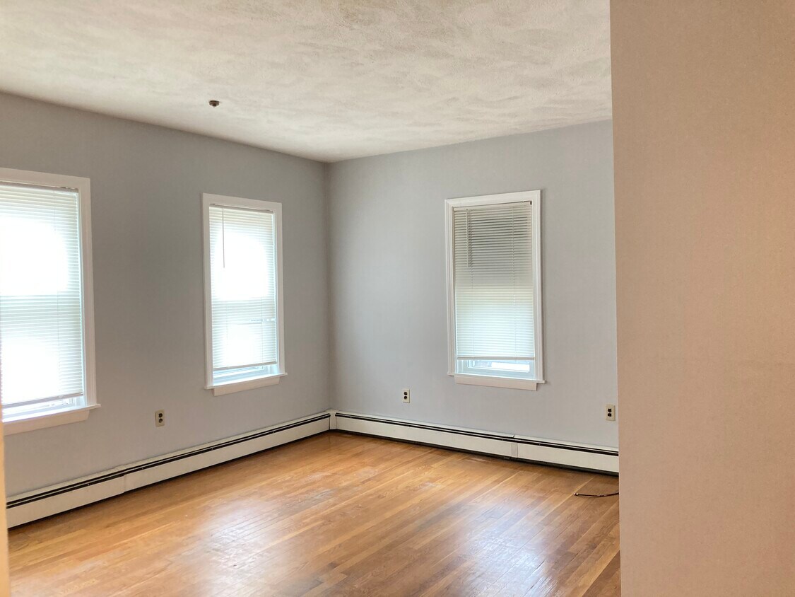 Foto principal - 318 Granite St