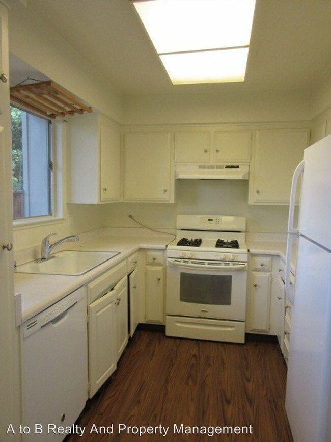 Building Photo - 4 br, 2.5 bath House - 1446 Wildrose Way