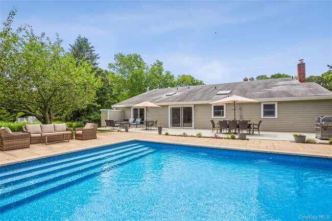 Foto del edificio - 215 Northfield Rd