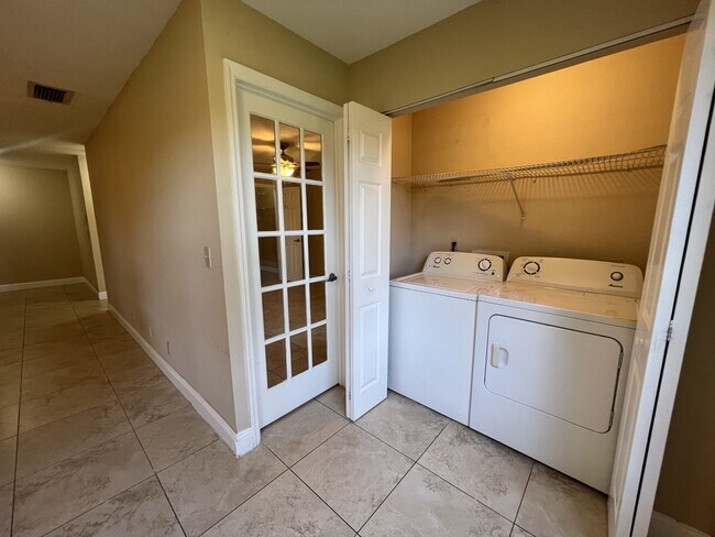 Foto del edificio - 3410 Pinewalk Dr N