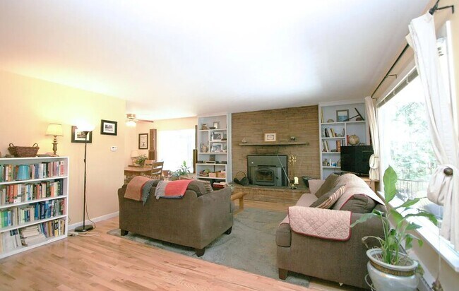 Building Photo - 26261 Clear View Dr