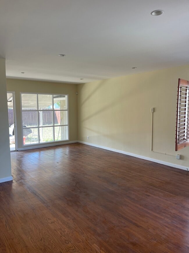 Building Photo - 14523 Spinning Ave