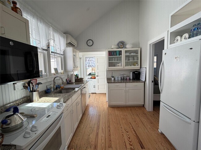 Foto del edificio - 760 Ocean Breeze Walk