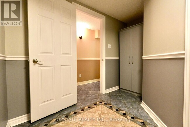 Building Photo - 1627 Logandale Dr