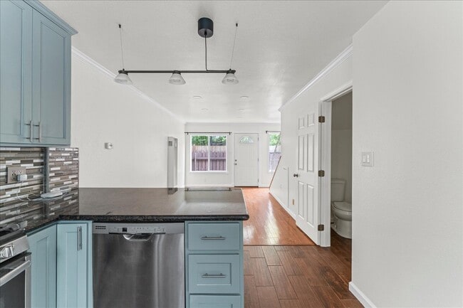 Building Photo - 2217 9th St