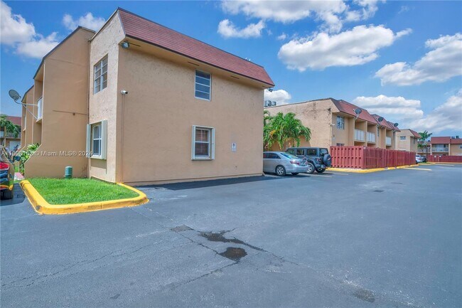 Building Photo - 9970 N Kendall Dr