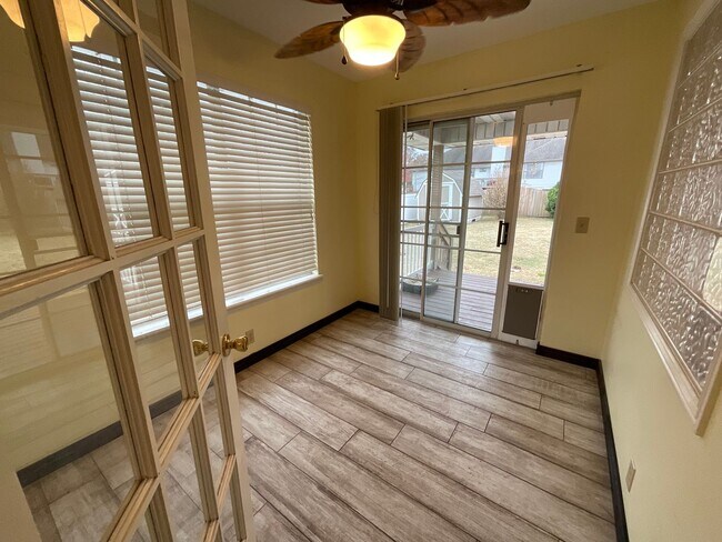 Foto del edificio - Beautiful Executive 3bd/2bath home in Joplin!