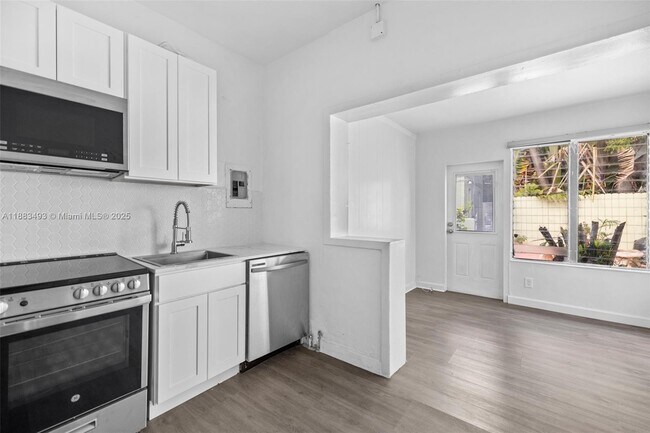 Foto del edificio - 2822 Pine Tree Dr