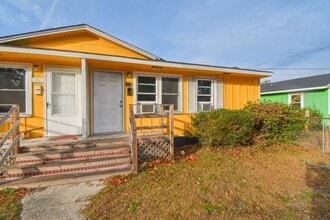 Building Photo - 204 S 5th St