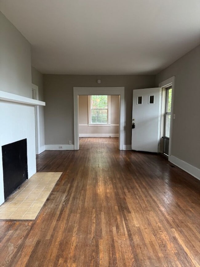 Building Photo - 1801 Ashwood Ave