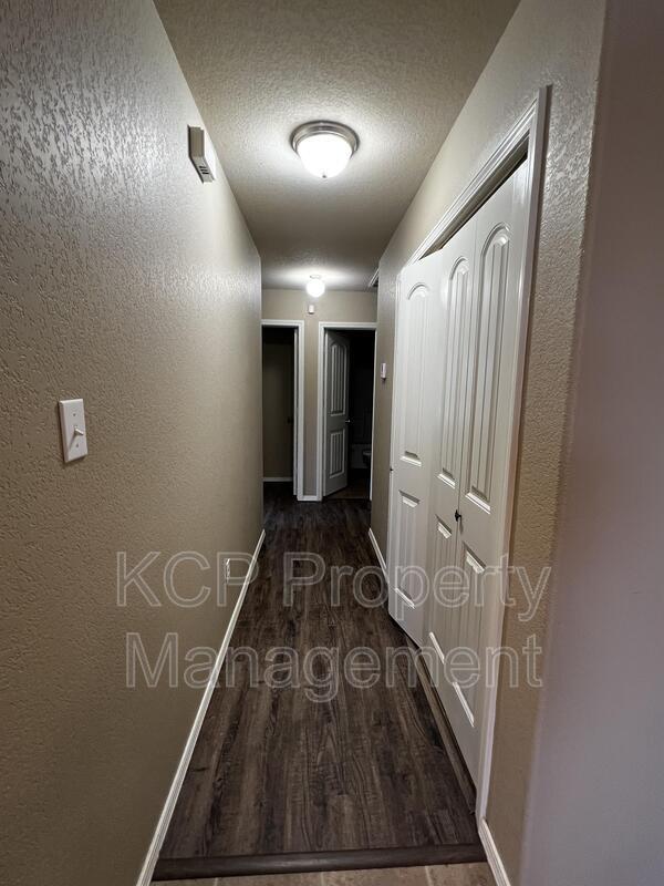 Foto del edificio - 2504 Ridgeway Ln