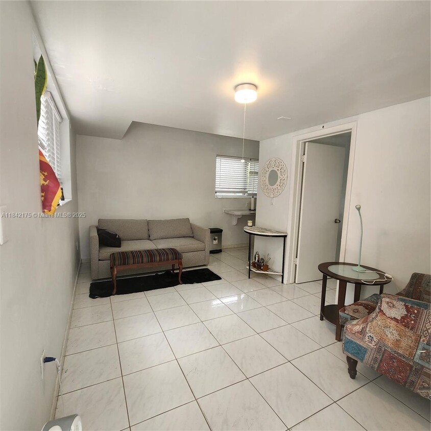 Primary Photo - 514 Santander Ave