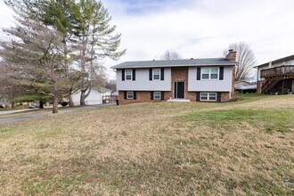 Building Photo - 716 N Whispering Oak Cir