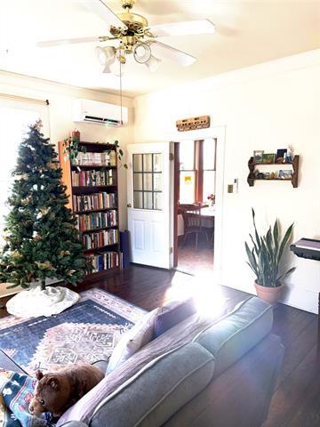 Foto del edificio - 615 W Oak St