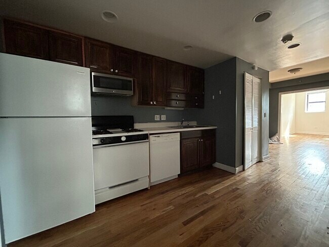 Foto del edificio - 3700 N Sheffield Ave
