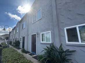 Building Photo - 851 S Mollison Ave