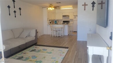 Building Photo - 2140 Willowbury Dr