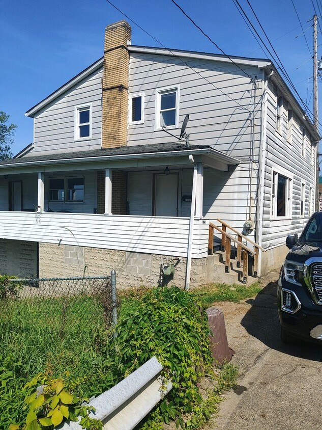 121 Oak Ave Unit 121 Oak Ave, Kittanning, PA 16201 Room for Rent in