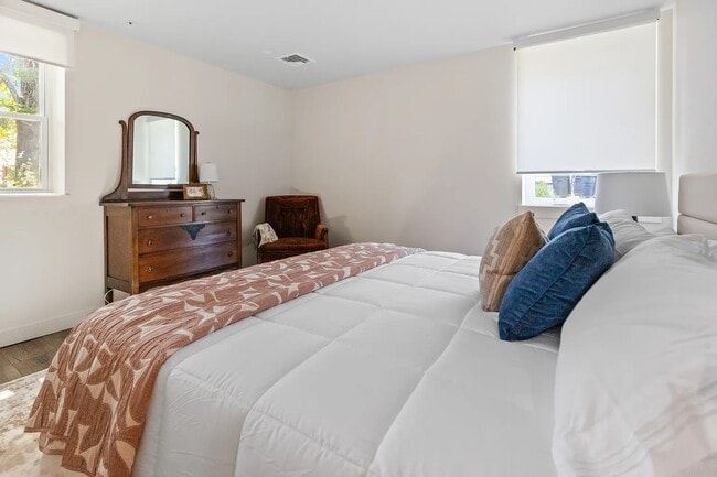 Building Photo - 513 Winola Rd