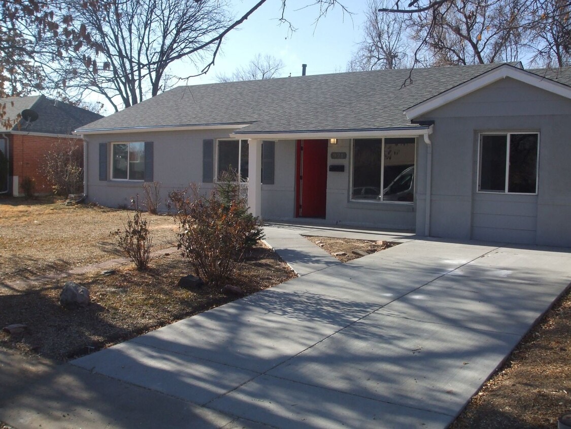 Cute 4 bed 2 bath in Hoffman Heights! - Cute 4 bed 2 bath in Hoffman Heights!