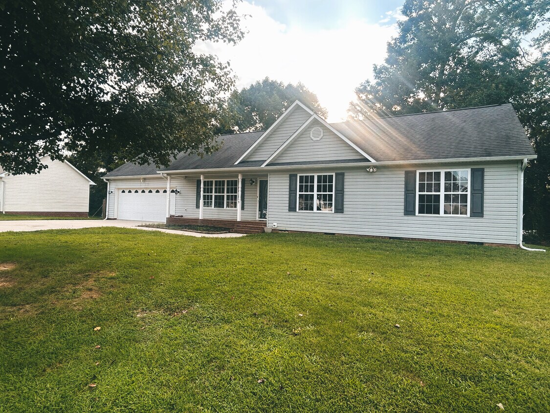 Primary Photo - 5 Braxton Ln