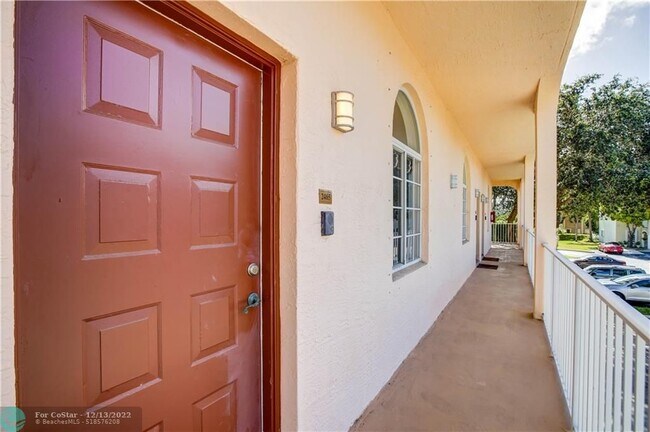 Foto del edificio - 2465 NE 14th Street Causeway