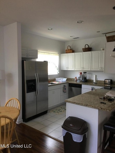 Building Photo - 153 Markham Dr