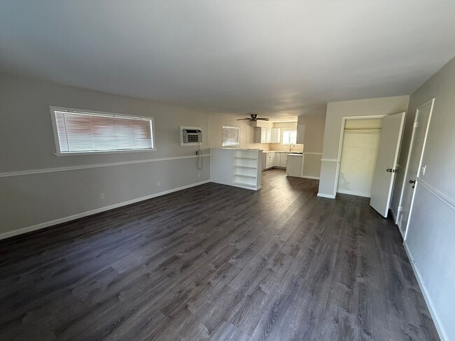 Building Photo - Cozy One Bedroom One Bathroom Cottage Home in Hemet!