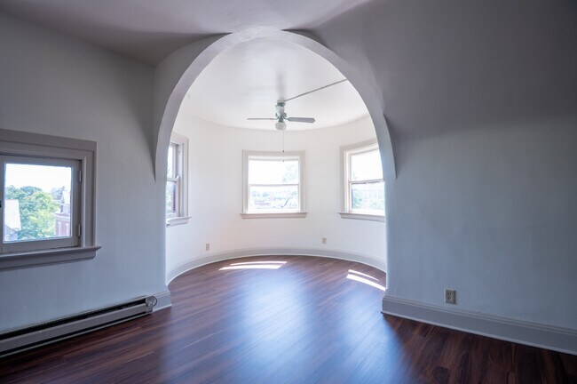 Foto del edificio - 3423 Whitfield Ave