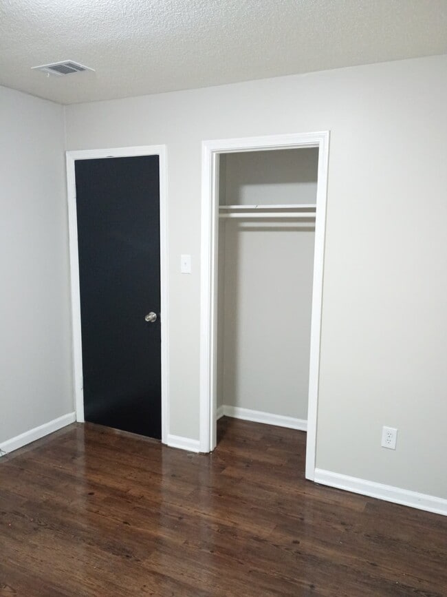 Building Photo - 430 Pickett Rd