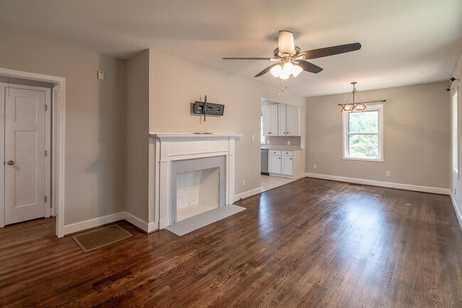 Foto del edificio - 2520 Brentwood Pl