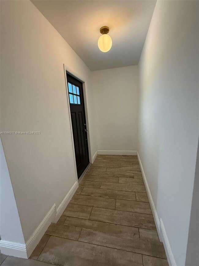 Foto del edificio - 407 Riverside Dr