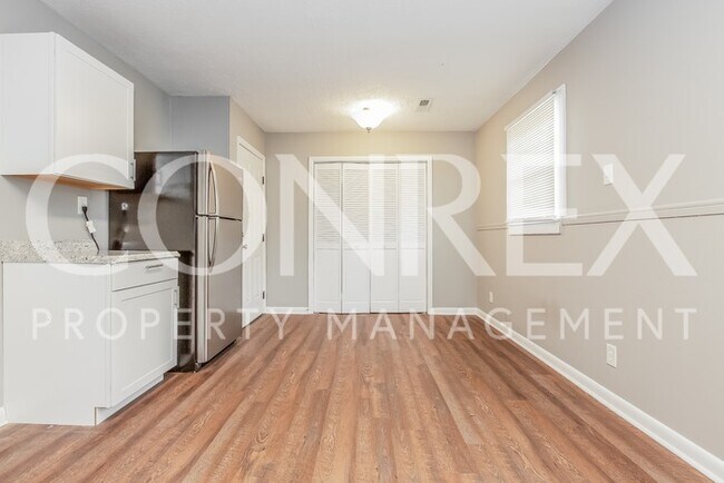 Building Photo - Inviting 3 Bedroom with Spacious Backyard!