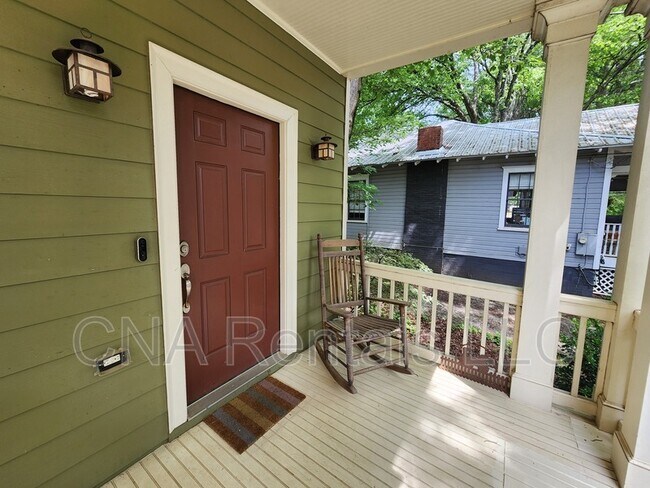 Foto del edificio - 1006 Rice St NW