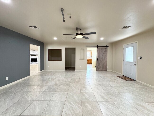 Foto del edificio - 3BR/2BA/2CG, with DOG RUN 2310 sq.ft. rental in Sierra Vista, AZ