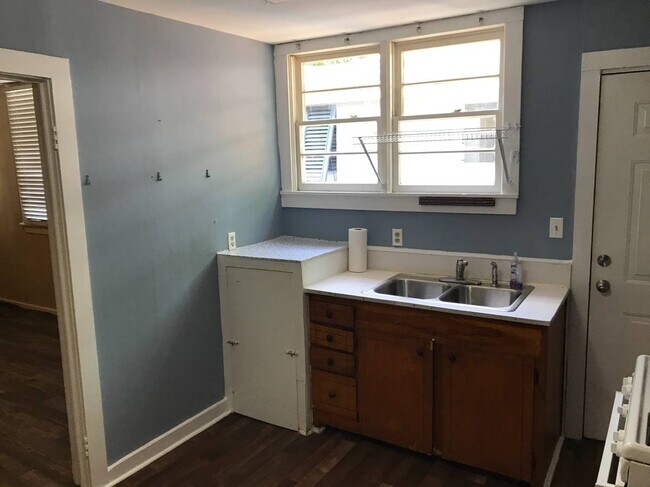 Kitchen Sink - 53 Amherst St