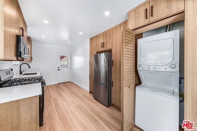 Building Photo - 1258 Mariposa St