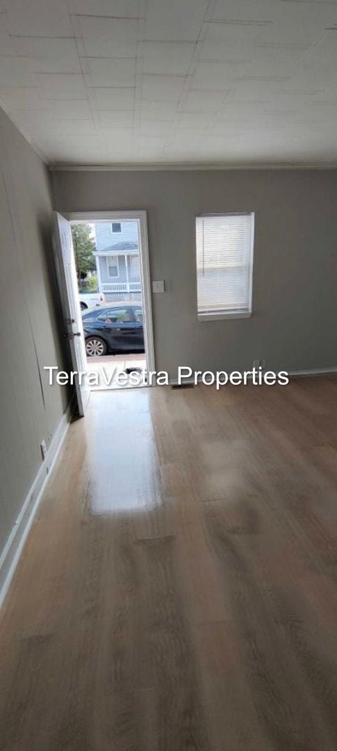 Building Photo - 411 Market St