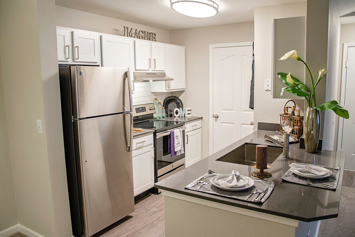 Stoneridge Farms at the Hunt Club Apartments 2325 Nashville Pike