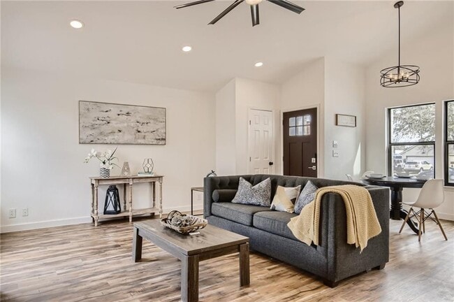 Building Photo - 1402 Hollow Tree Blvd