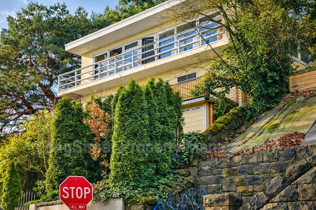 Foto del edificio - 801 SW Broadway Dr