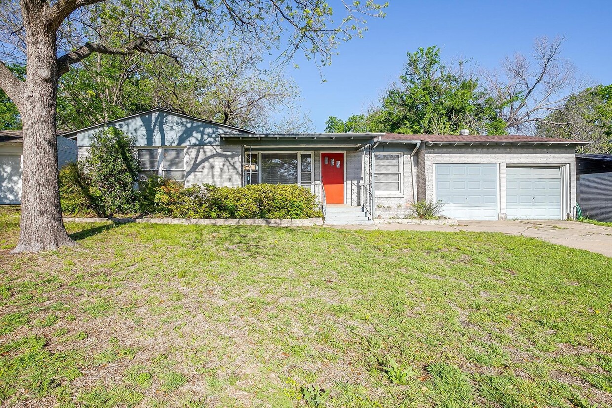 Primary Photo - Unique 3 Bed, 2 Bath Home in Highly Desire...