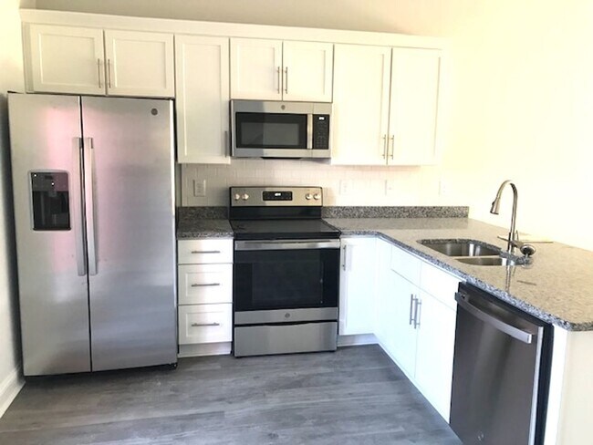 Foto del edificio - Available Early August - Pet Friendly 2 Be...