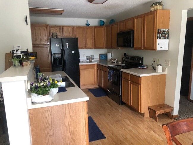 Building Photo - Updated Westside Eau Claire Duplex