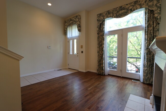 Building Photo - 1207 W Lexington St