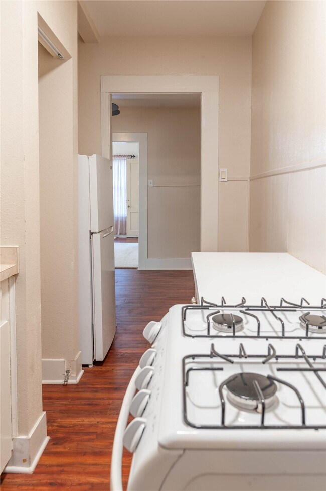 Foto del edificio - 405 W Clay St