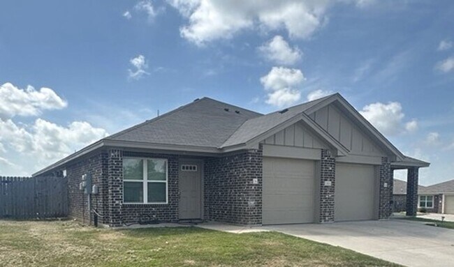 Foto del edificio - AVAILABLE NOW! (SECTION 8 ACCEPTED)