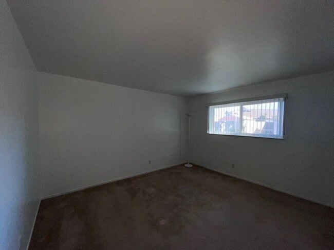 Foto del edificio - Freshly painted home with large backyard. ...