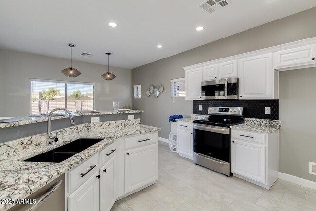 Building Photo - 18462 N Jameson Dr